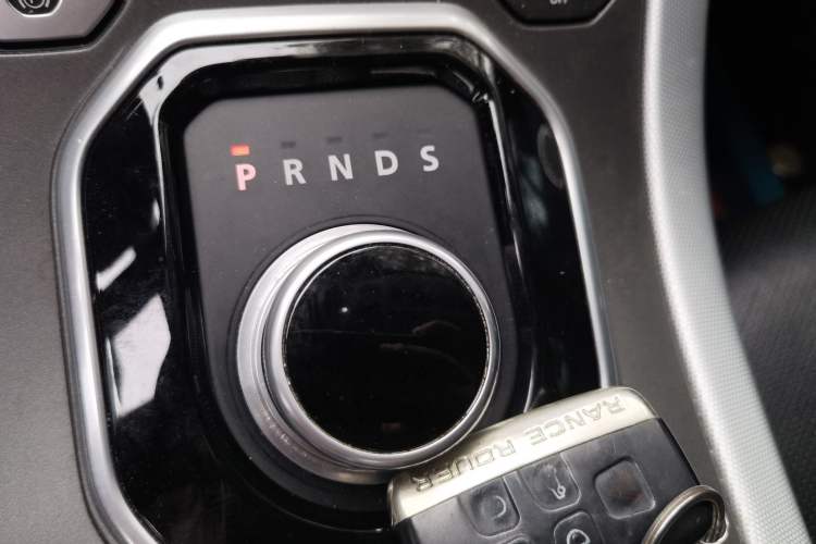 Used Land Rover Range Evoque 2014 2.0T 5-Door Ignite Edition Gear Lever