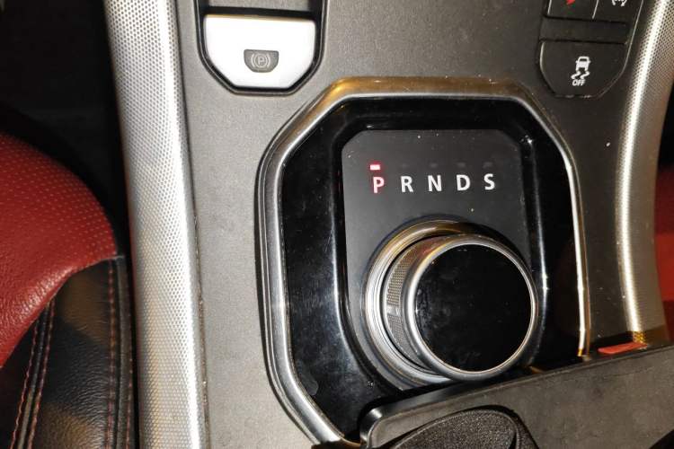 Used Land Rover Range Evoque 2014 2.0T 5-Door Ignite Edition Gear Lever