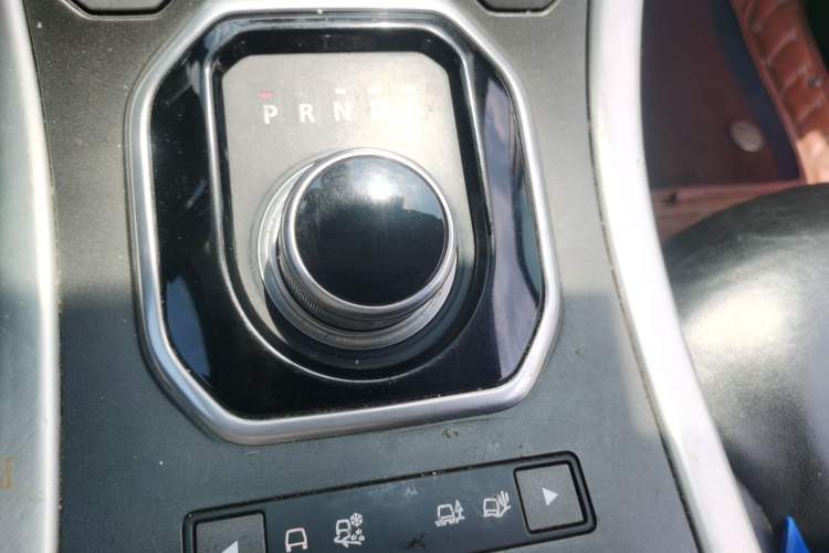 Used Land Rover Range Evoque 2014 2.0T 5-Door Luxury Edition Gear Lever