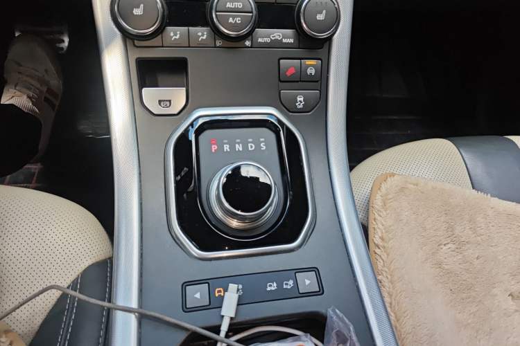 Used Land Rover Range Evoque 2014 2.0T 5-Door Ignite Edition Gear Lever