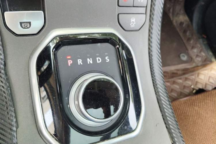 Used Land Rover Range Evoque 2014 2.0T 5-Door Luxury Edition Gear Lever