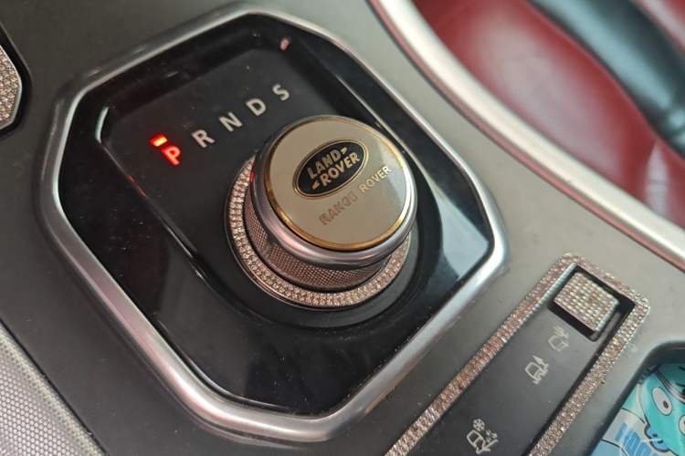 Used Land Rover Range Evoque 2014 2.0T 5-Door Ignite Edition Gear Lever