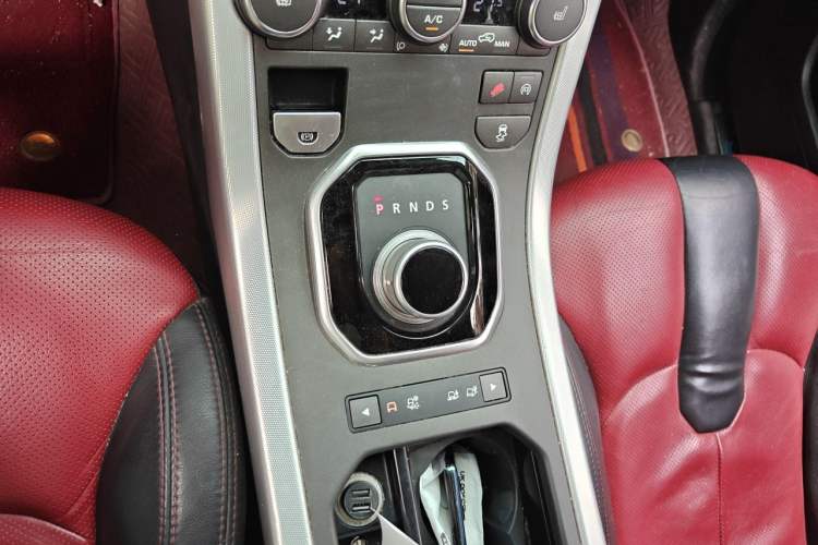 Used Land Rover Range Evoque 2014 2.0T 5-Door Luxury Edition Gear Lever
