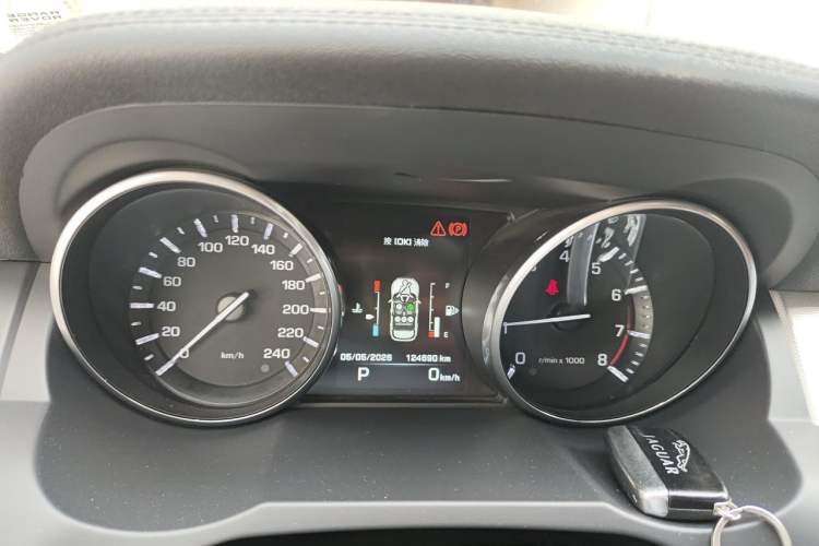 Used Land Rover Range Evoque 2014 2.0T 5-Door Luxury Edition Instrument Cluster