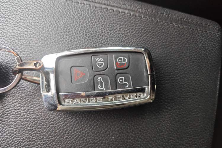 Used Land Rover Range Evoque 2014 2.0T 5-Door Luxury Edition Interior 1