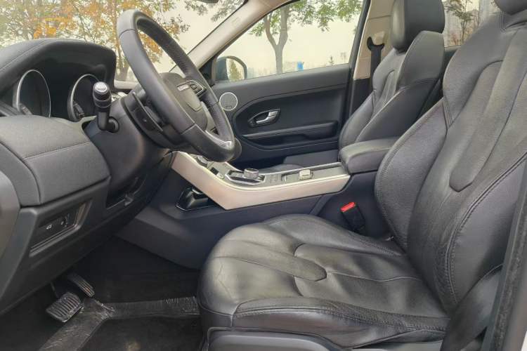 Used Land Rover Range Evoque 2014 2.0T 5-Door Luxury Edition Interior 1