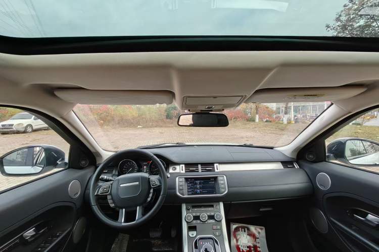 Used Land Rover Range Evoque 2014 2.0T 5-Door Luxury Edition Interior 3