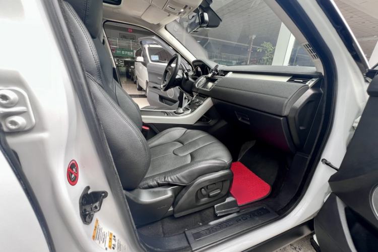 Used Land Rover Range Evoque 2014 2.0T 5-Door Luxury Edition Interior 4
