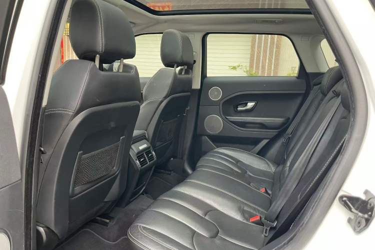 Used Land Rover Range Evoque 2014 2.0T 5-Door Ignite Edition Interior 4