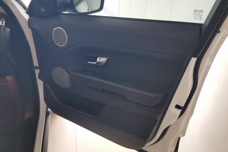 Used Land Rover Range Evoque 2014 2.0T 5-Door YAOZHEN Edition Interior 5