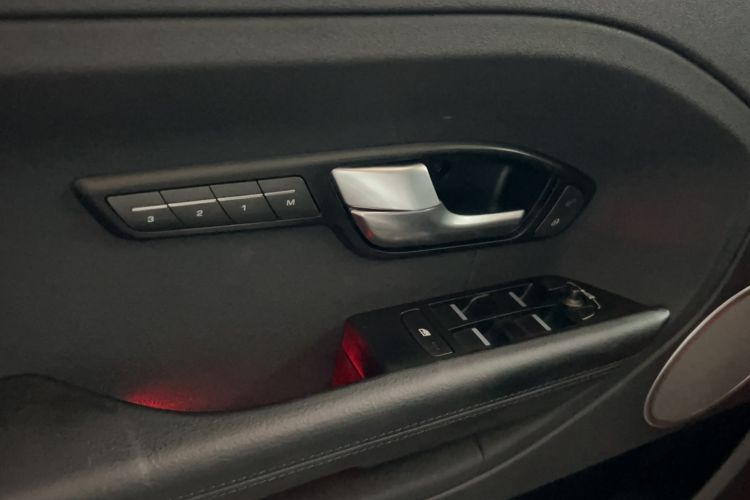 Used Land Rover Range Evoque 2014 2.0T 5-Door Luxury Edition Interior 8