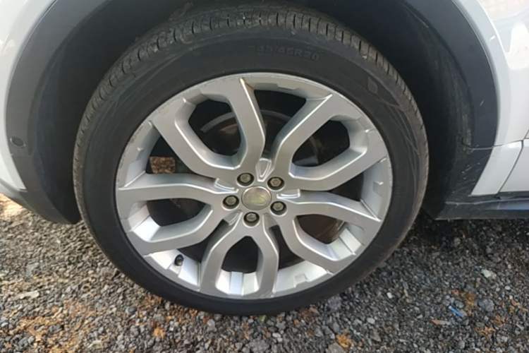 Used Land Rover Range Evoque 2014 2.0T 5-Door Ignite Edition Left Front Wheel Hub
