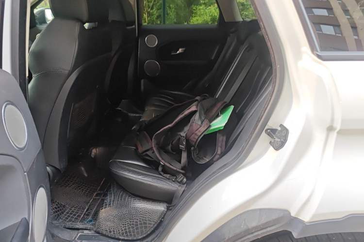 Used Land Rover Range Evoque 2014 2.0T 5-Door Luxury Edition Left Rear Seat