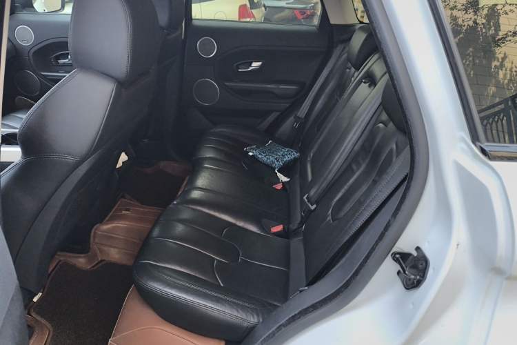 Used Land Rover Range Evoque 2014 2.0T 5-Door Luxury Edition Left Rear Seat