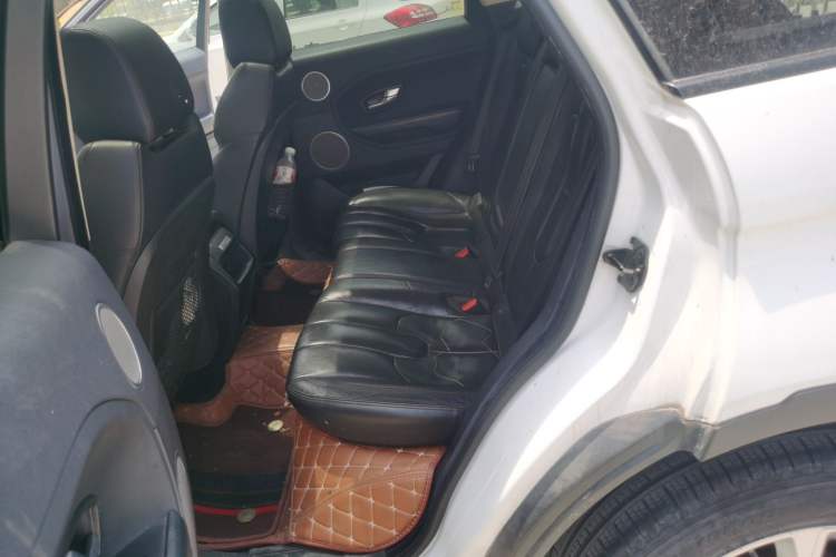 Used Land Rover Range Evoque 2014 2.0T 5-Door Luxury Edition Left Rear Seat