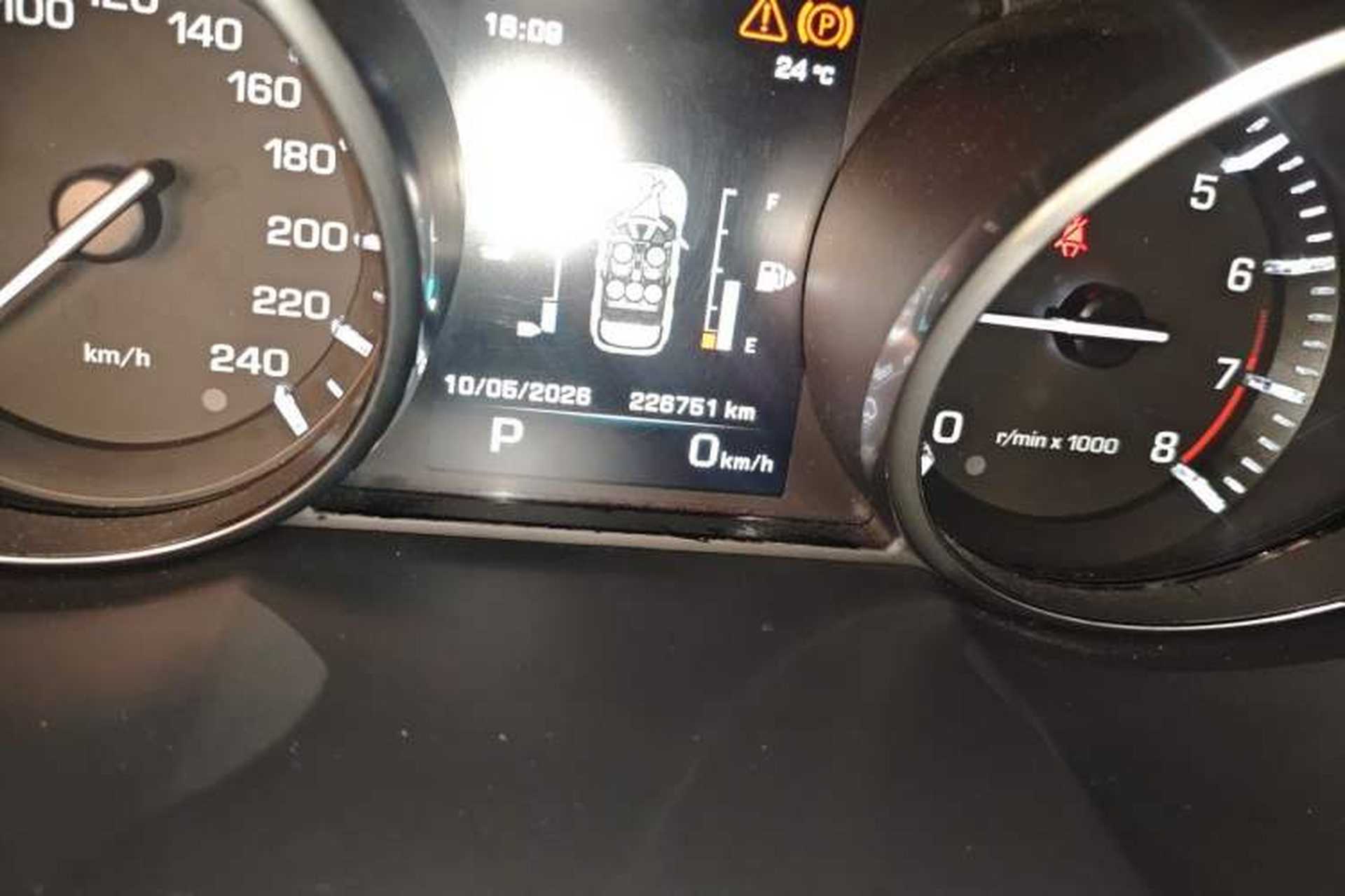 Used Land Rover Range Evoque 2014 2.0T 5-Door Luxury Edition Odometer Close Up