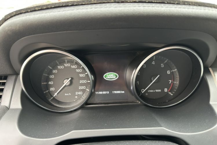 Used Land Rover Range Evoque 2014 2.0T 5-Door Luxury Edition Odometer Close Up