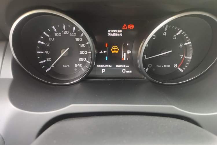 Used Land Rover Range Evoque 2014 2.0T 5-Door Luxury Edition Odometer Close Up