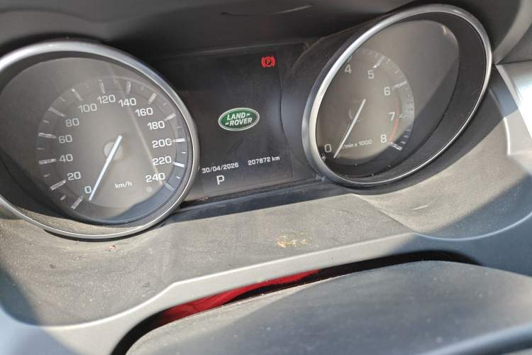 Used Land Rover Range Evoque 2014 2.0T 5-Door Luxury Edition Odometer Close Up
