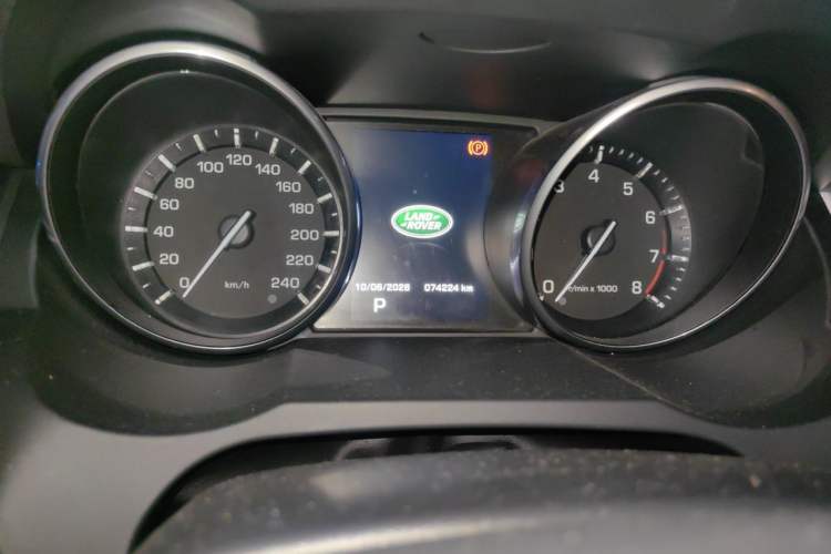 Used Land Rover Range Evoque 2014 2.0T 5-Door Ignite Edition Odometer Close Up