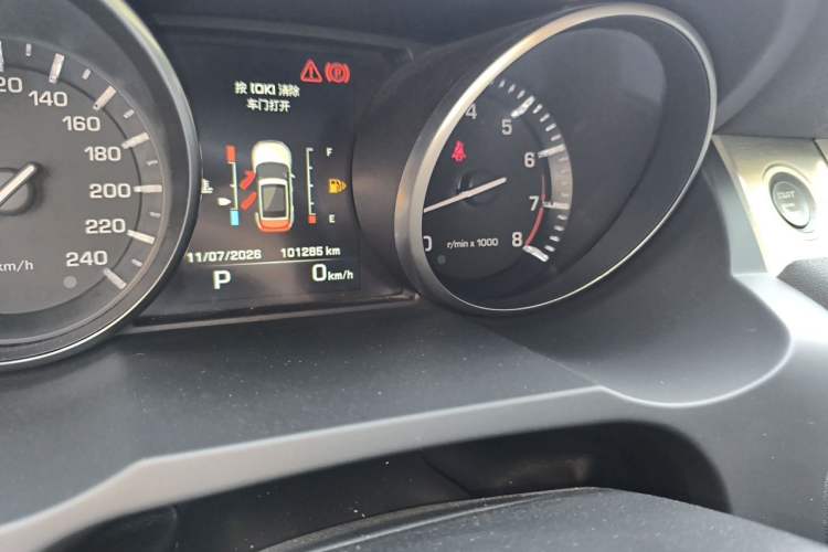 Used Land Rover Range Evoque 2014 2.0T 5-Door Luxury Edition Odometer Close Up