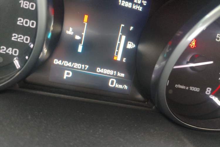 Used Land Rover Range Evoque 2014 2.0T 5-Door Ignite Edition Odometer Close Up