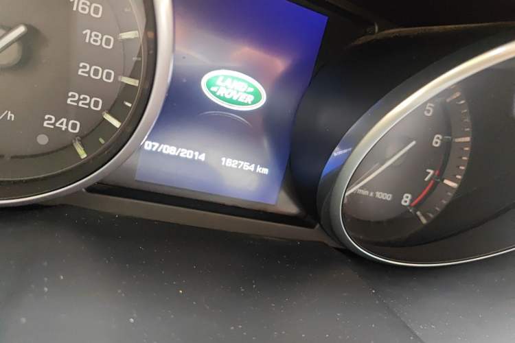 Used Land Rover Range Evoque 2014 2.0T 5-Door YAOZHEN Edition Odometer Close Up