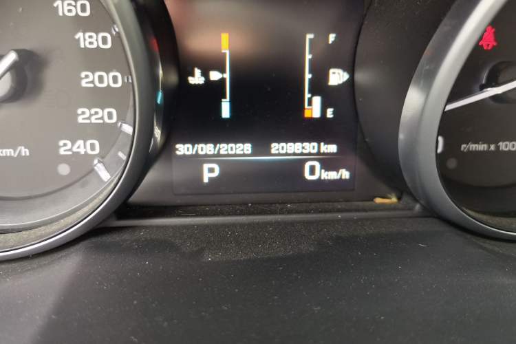 Used Land Rover Range Evoque 2014 2.0T 5-Door Ignite Edition Odometer Close Up
