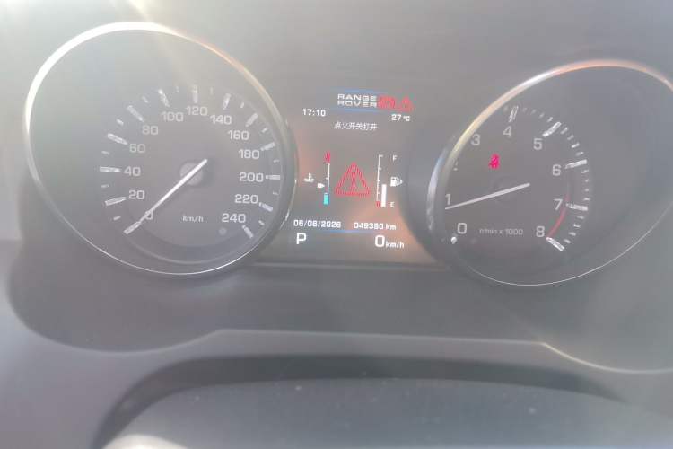 Used Land Rover Range Evoque 2014 2.0T 5-Door Christmas Limited Edition Odometer Close Up