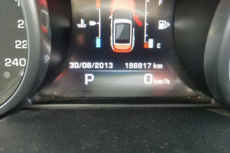 Used Land Rover Range Evoque 2014 2.0T 5-Door Luxury Edition Odometer Close Up