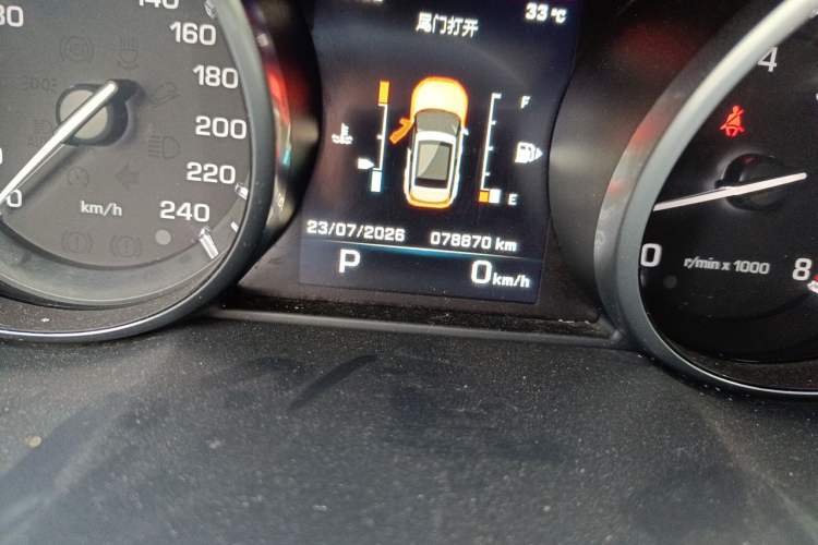 Used Land Rover Range Evoque 2014 2.0T 5-Door YAOZHEN Edition Odometer Close Up