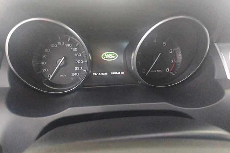 Used Land Rover Range Evoque 2014 2.0T 5-Door Luxury Edition Odometer Close Up