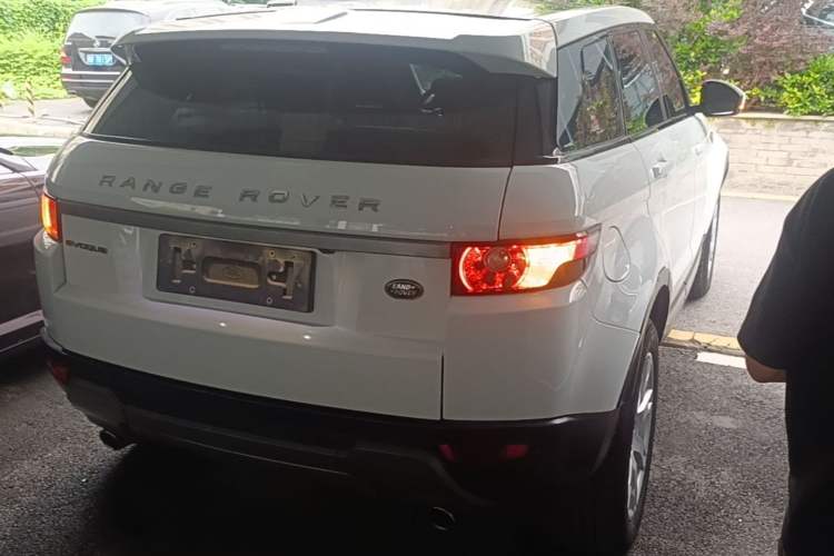 Used Land Rover Range Evoque 2014 2.0T 5-Door Luxury Edition Rear Right 45 Deg