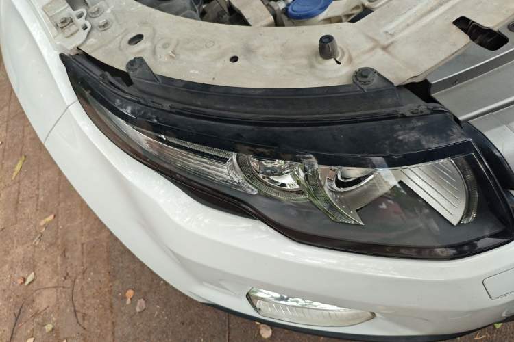 Used Land Rover Range Evoque 2014 2.0T 5-Door Luxury Edition Right Front Headlight