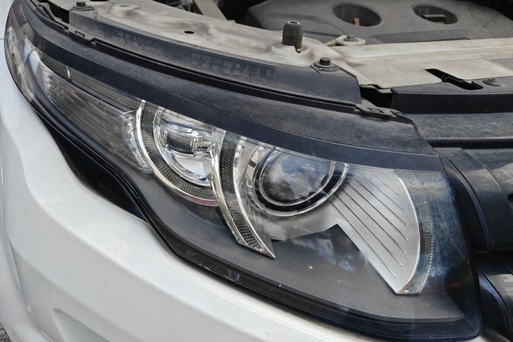 Used Land Rover Range Evoque 2014 2.0T 5-Door Luxury Edition Right Front Headlight