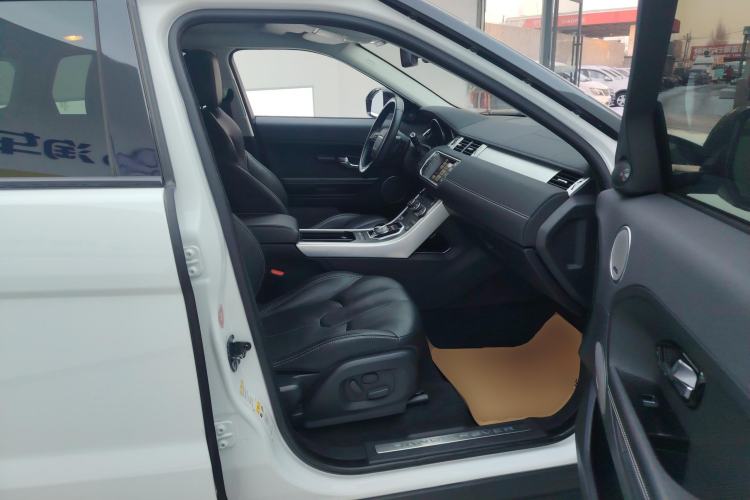 Used Land Rover Range Evoque 2014 2.0T 5-Door Ignite Edition Right Front Seat
