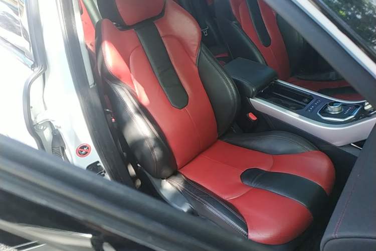 Used Land Rover Range Evoque 2014 2.0T 5-Door Ignite Edition Right Front Seat