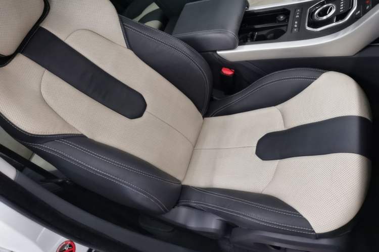 Used Land Rover Range Evoque 2014 2.0T 5-Door Ignite Edition Right Front Seat