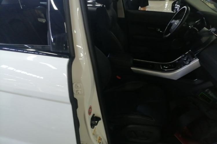 Used Land Rover Range Evoque 2014 2.0T 5-Door Ignite Edition Right Front Seat