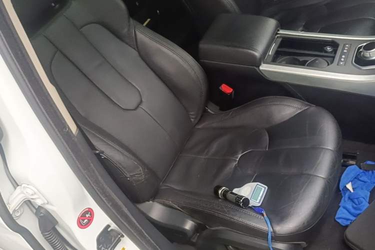 Used Land Rover Range Evoque 2014 2.0T 5-Door Luxury Edition Right Front Seat