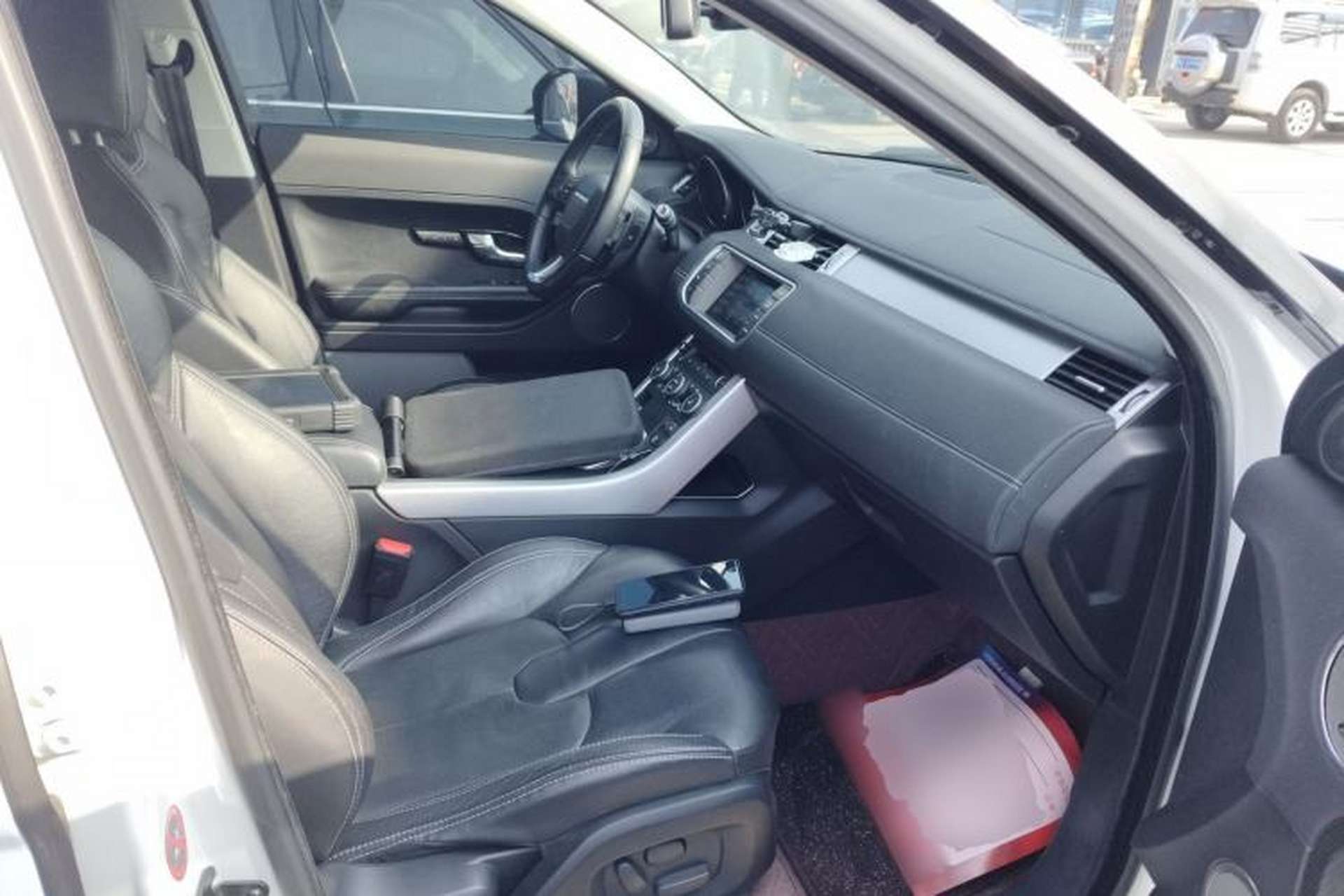 Used Land Rover Range Evoque 2014 2.0T 5-Door Ignite Edition Right Front Seat