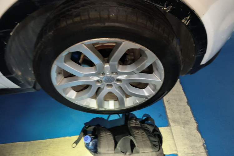 Used Land Rover Range Evoque 2014 2.0T 5-Door Ignite Edition Right Front Wheel Hub