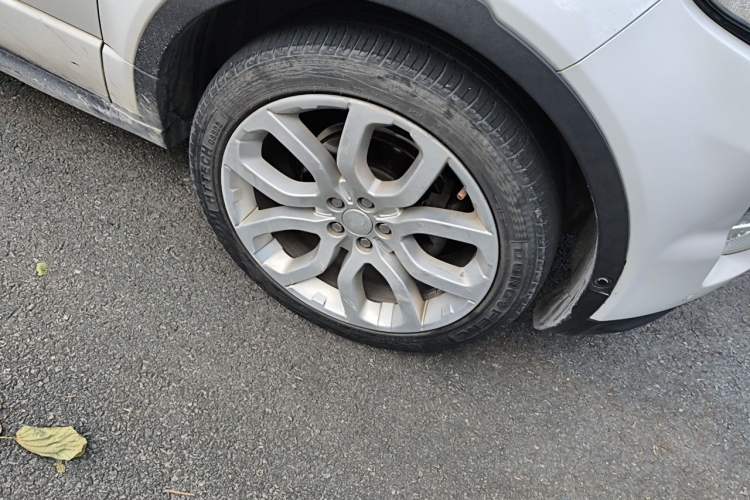 Used Land Rover Range Evoque 2014 2.0T 5-Door YAOZHEN Edition Right Front Wheel Hub