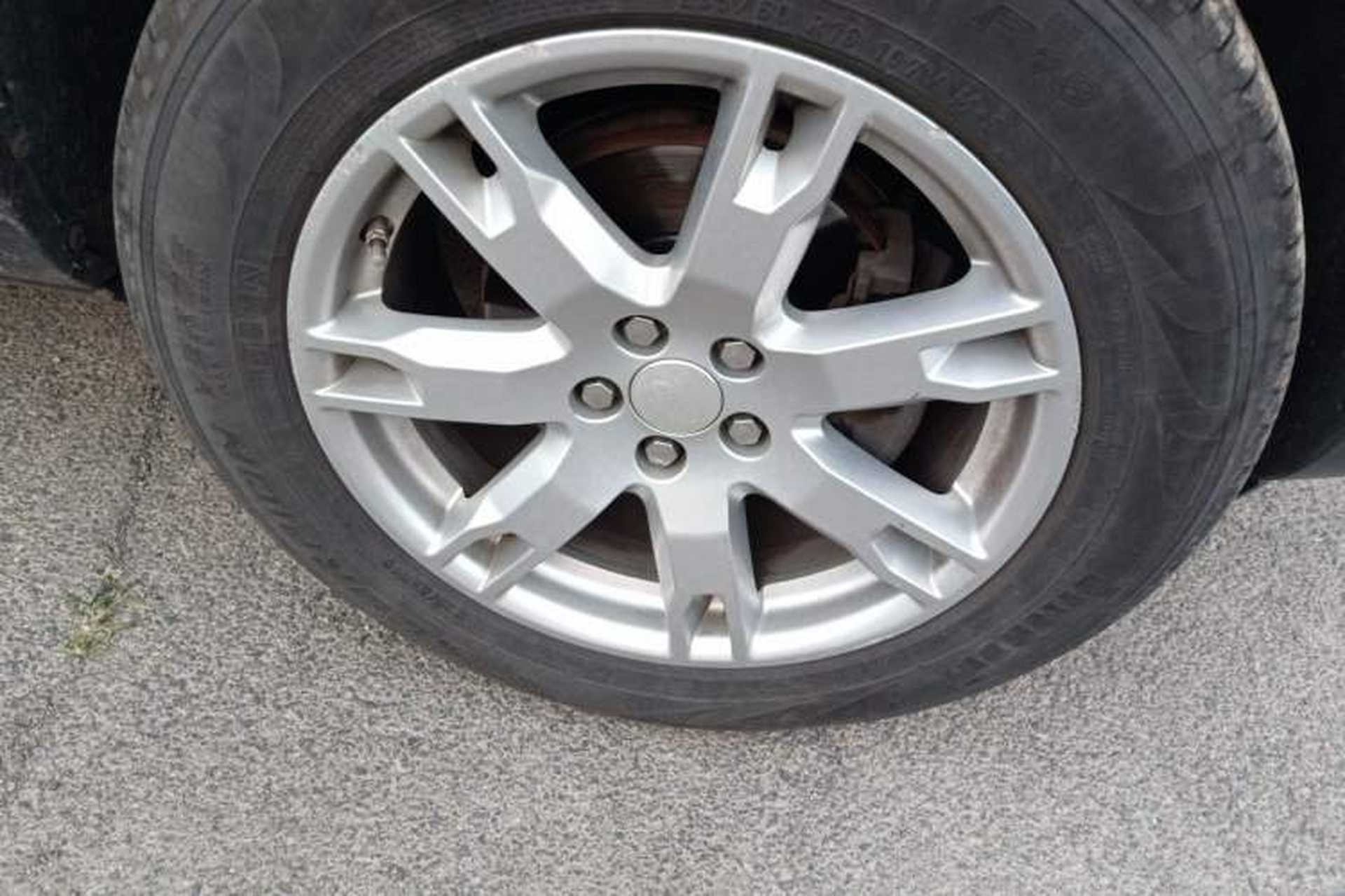 Used Land Rover Range Evoque 2014 2.0T 5-Door Luxury Edition Right Front Wheel Hub