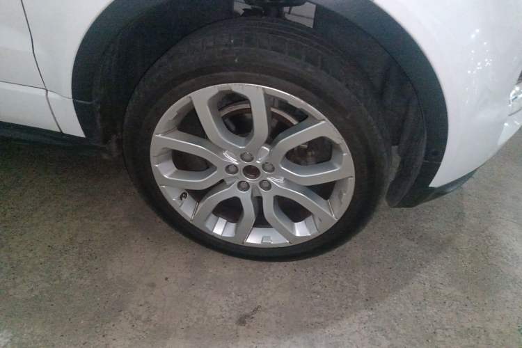 Used Land Rover Range Evoque 2014 2.0T 5-Door Ignite Edition Right Front Wheel Hub