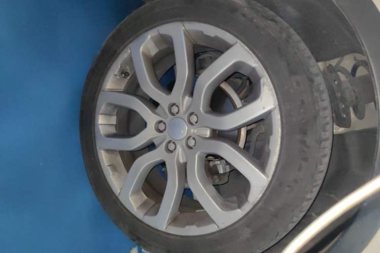 Used Land Rover Range Evoque 2014 2.0T 5-Door Ignite Edition Right Front Wheel Hub