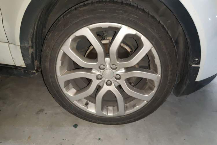 Used Land Rover Range Evoque 2014 2.0T 5-Door Ignite Edition Right Front Wheel Hub