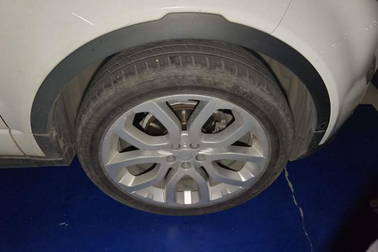 Used Land Rover Range Evoque 2014 2.0T 5-Door Ignite Edition Right Front Wheel Hub