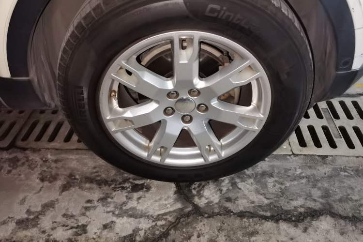 Used Land Rover Range Evoque 2014 2.0T 5-Door YAOZHEN Edition Right Front Wheel Hub