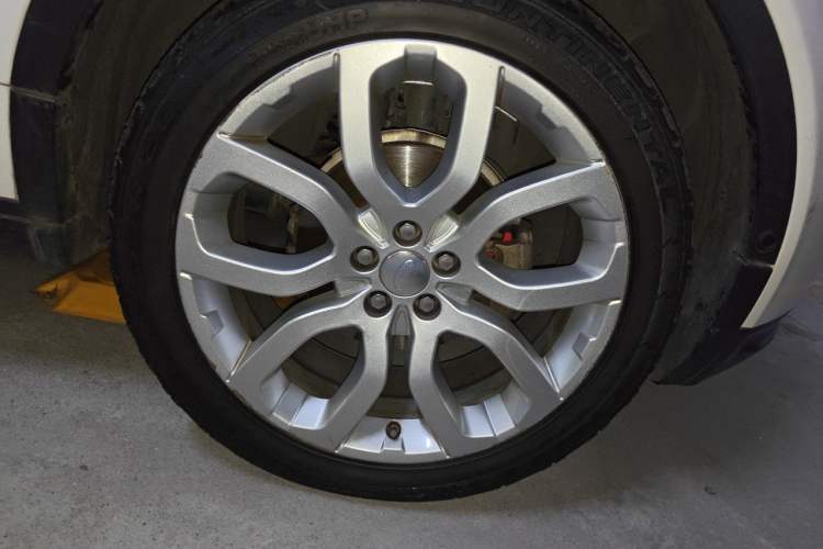 Used Land Rover Range Evoque 2014 2.0T 5-Door Ignite Edition Right Front Wheel Hub